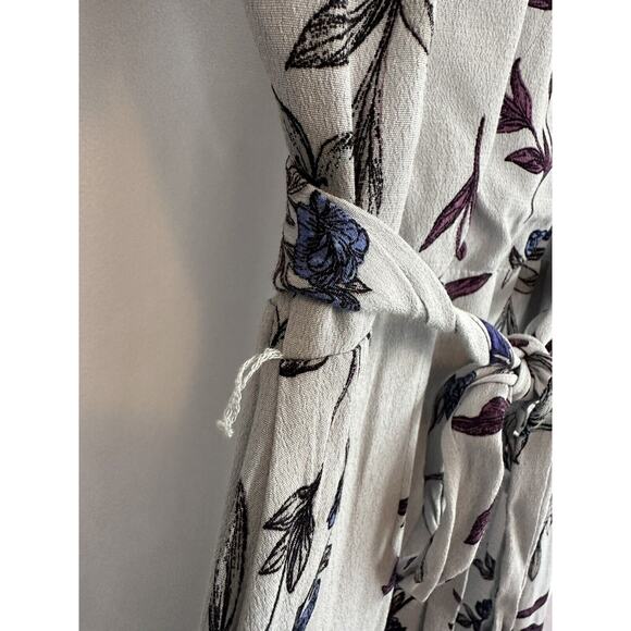 Astr The Label Hadley Maxi Wrap Dress Short Sleeve Floral Lined Size Womens SM - Picture 9 of 10